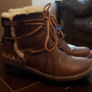 Ugg caspia boot